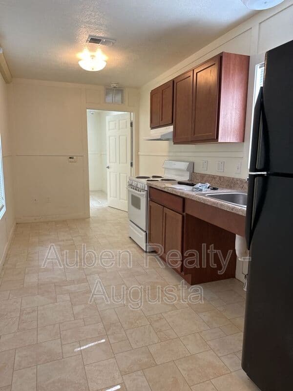 Wrens House: 309 Constitution Ave