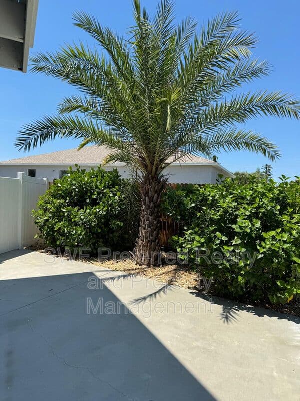 Cape Coral Townhome: 512 Southeast 43rd Street
