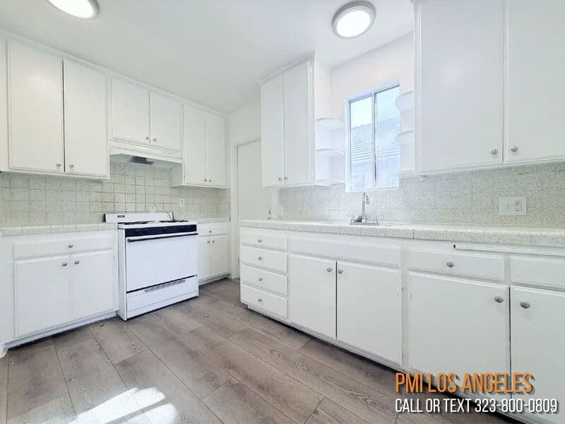 North Hollywood Condo: 10565 Camarillo St