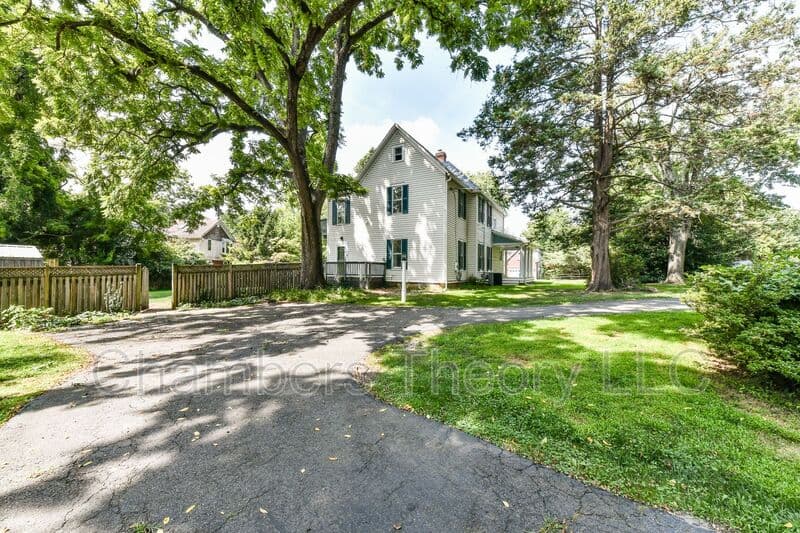 Dunn Loring House: 2415 Sandburg St