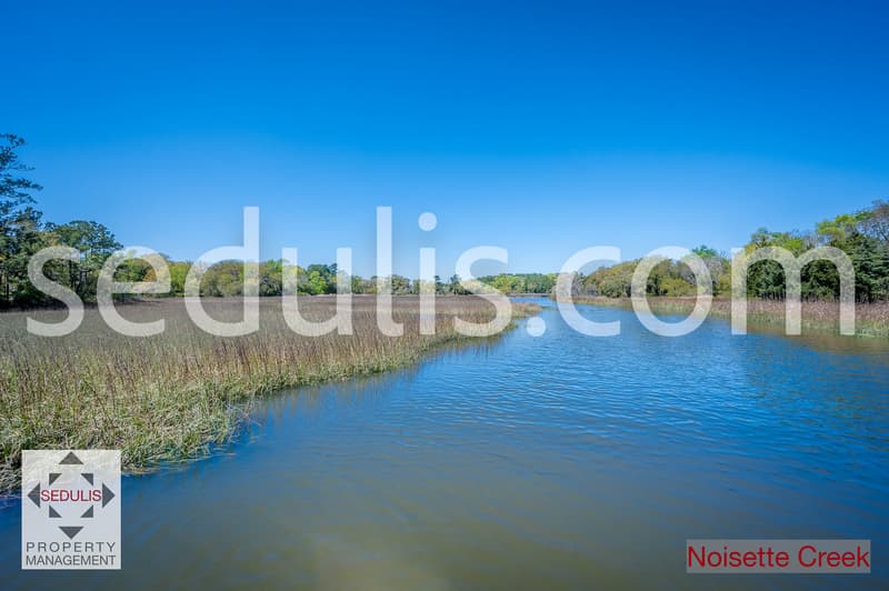 North Charleston House: 3923 Four Poles Park Drive