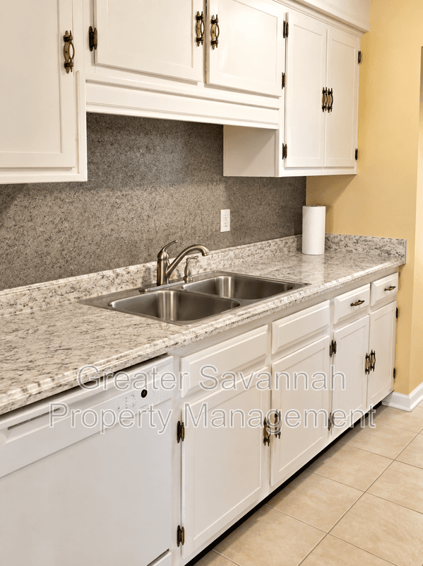 Savannah House: 902 Old Mill Road