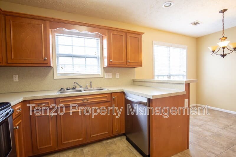 Phenix City House: 25 Kalin Street