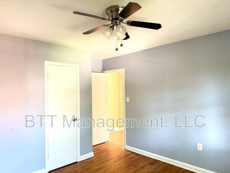 Brentwood Condo: 4013 38th St