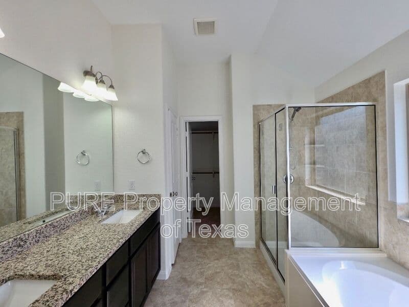 Austin House: 615 Linares Ln