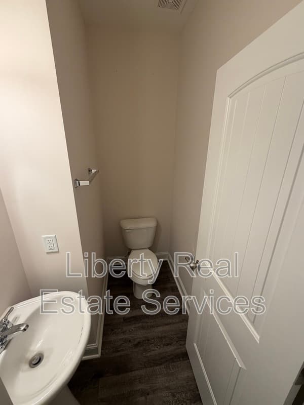 Hinesville House: 224 Whipple Ave