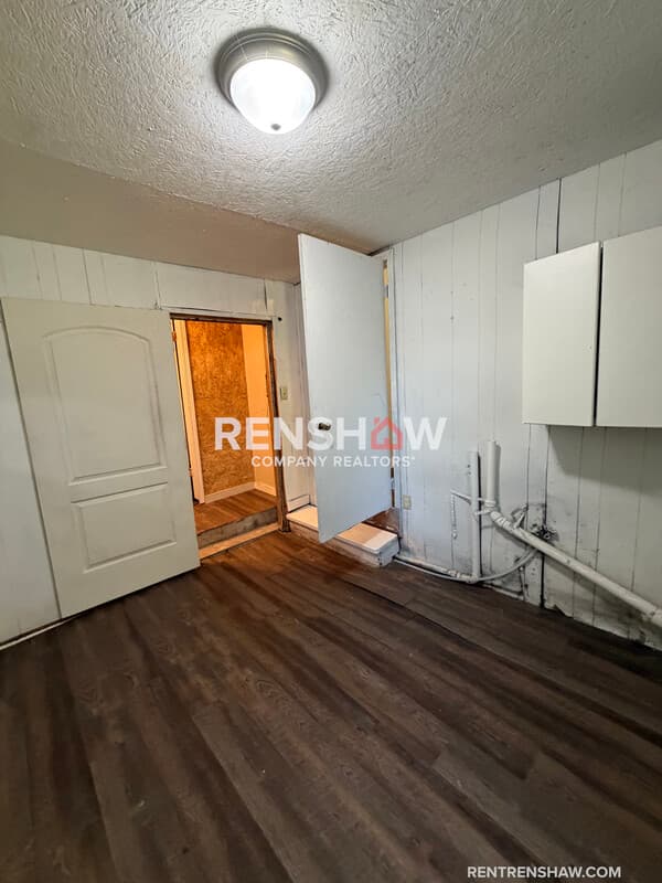 Lexington House: 450 Bedwell St