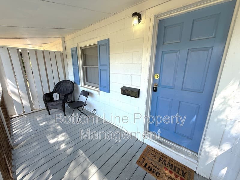 Cherryville Condo: 301 Vivian St