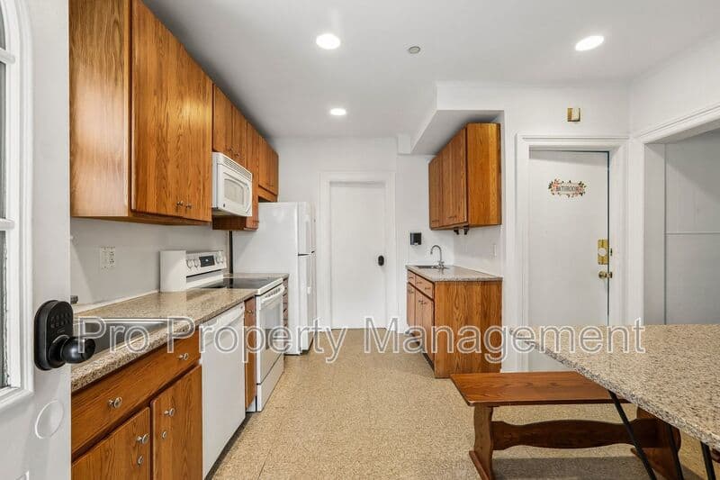 Danbury House: 4 Harmony St.