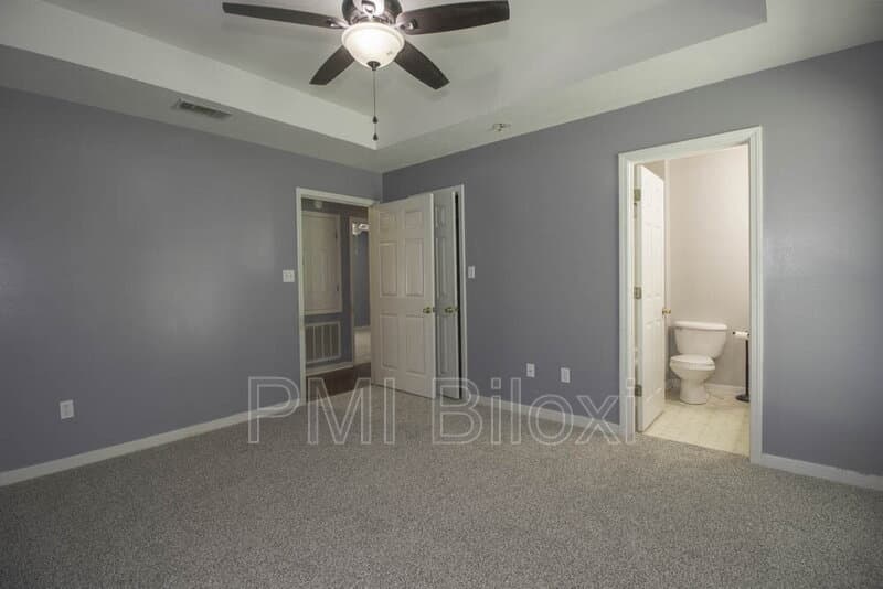 Gulfport House: 13011 Windcrest Lane