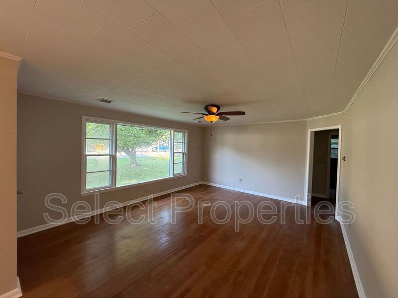 Jonesboro House: 1104 Gee Street