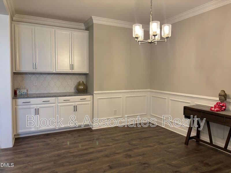 Wake Forest House: 2020 Edens Ridge