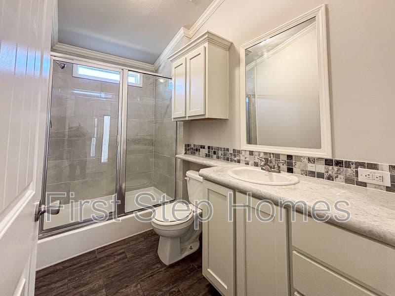 Tyler House: 121 Tres Cruces St