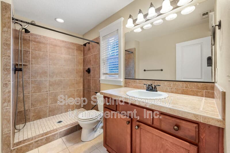 Portland House: 857 N Winchell St