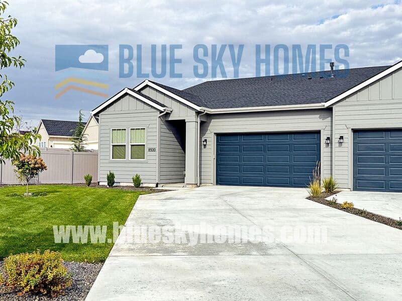 Star House: 8500 W Lilburn st