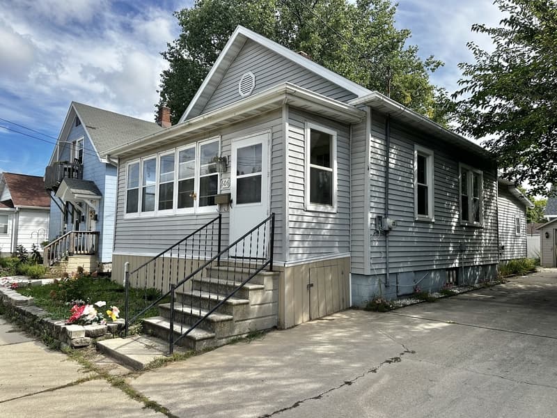 Green Bay House: 606 North Baird Street