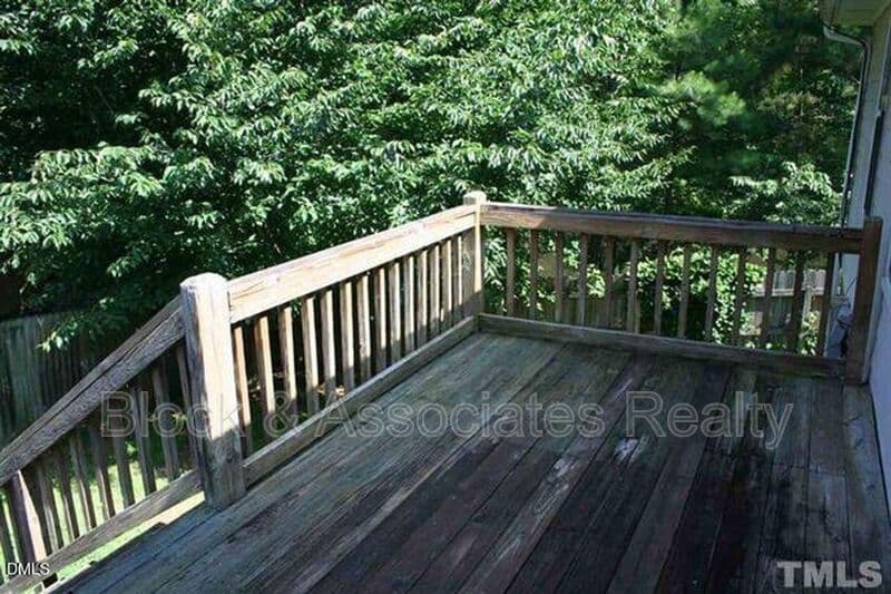 Cary House: 124 Oak Hill Loop