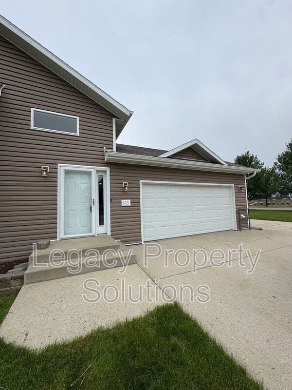 Mandan House: 3721 48th Street NW
