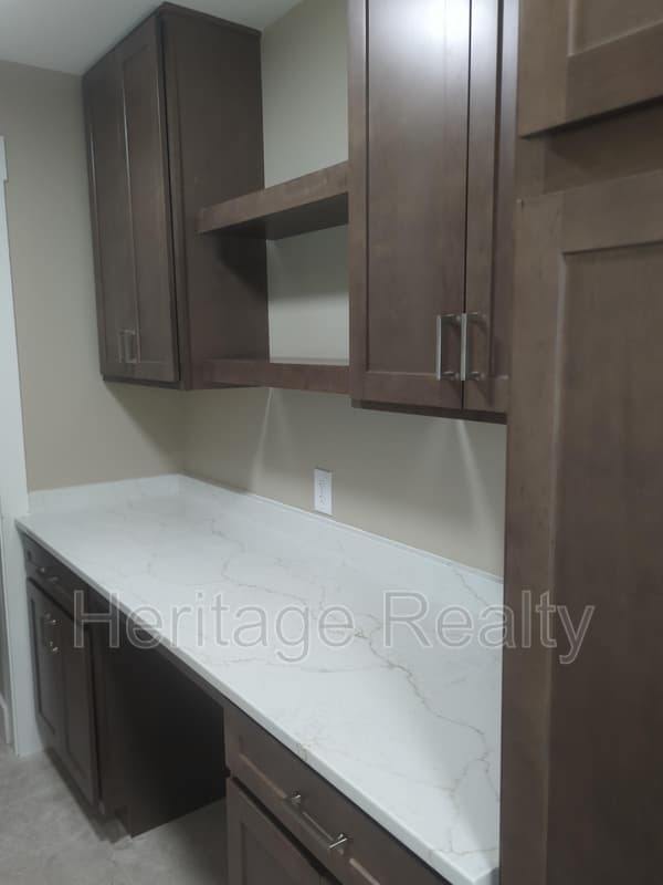 Knoxville House: 8108 Bennington Drive Northwest