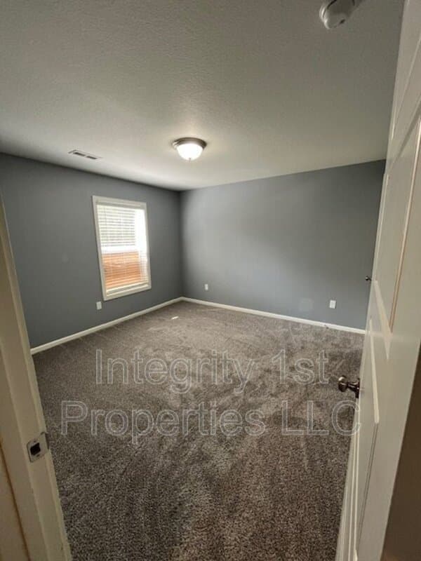 Kansas City Condo: 6323 NE 44th St