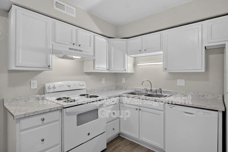 Summerville Townhome: 126 Langley Drive
