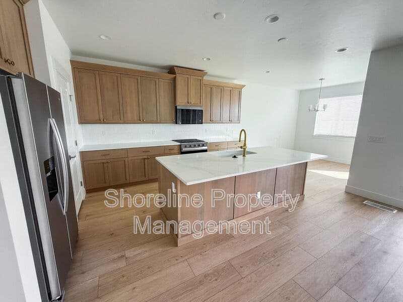 Star House: 8547 W Millcreek Drive