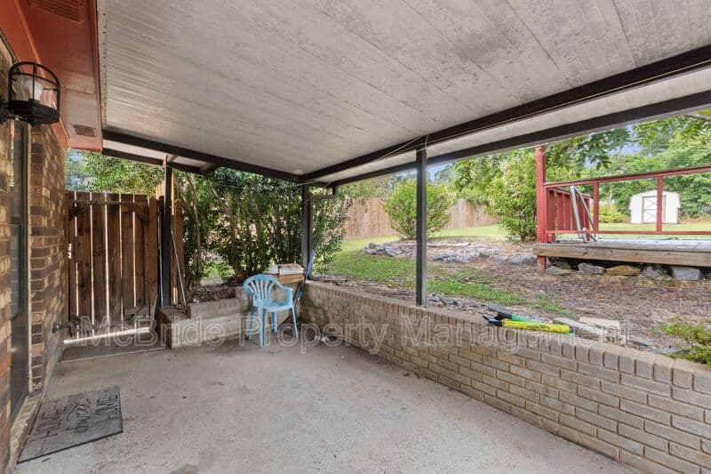 Augusta House: 2325 Cadden Road