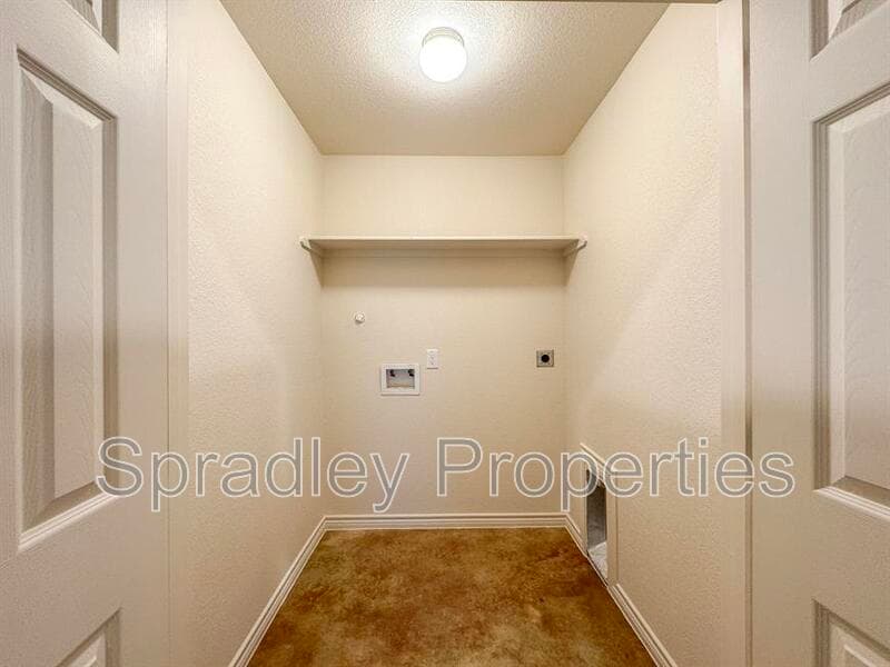 Belton Condo: 1032B Edwards Dr