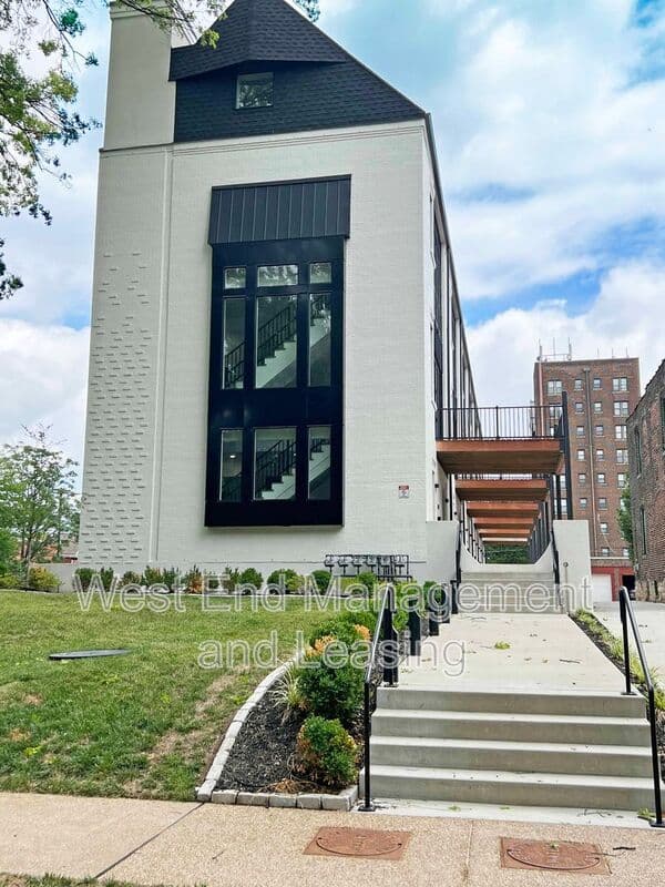 Saint Louis Condo: 4201 W Pine Blvd