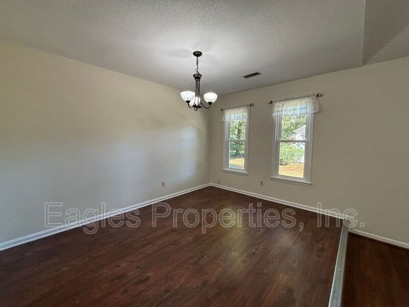 Dudley House: 102 Lakehurst Dr