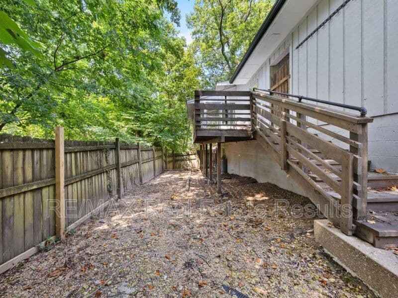 Bella Vista House: 13 Cumbrian Dr