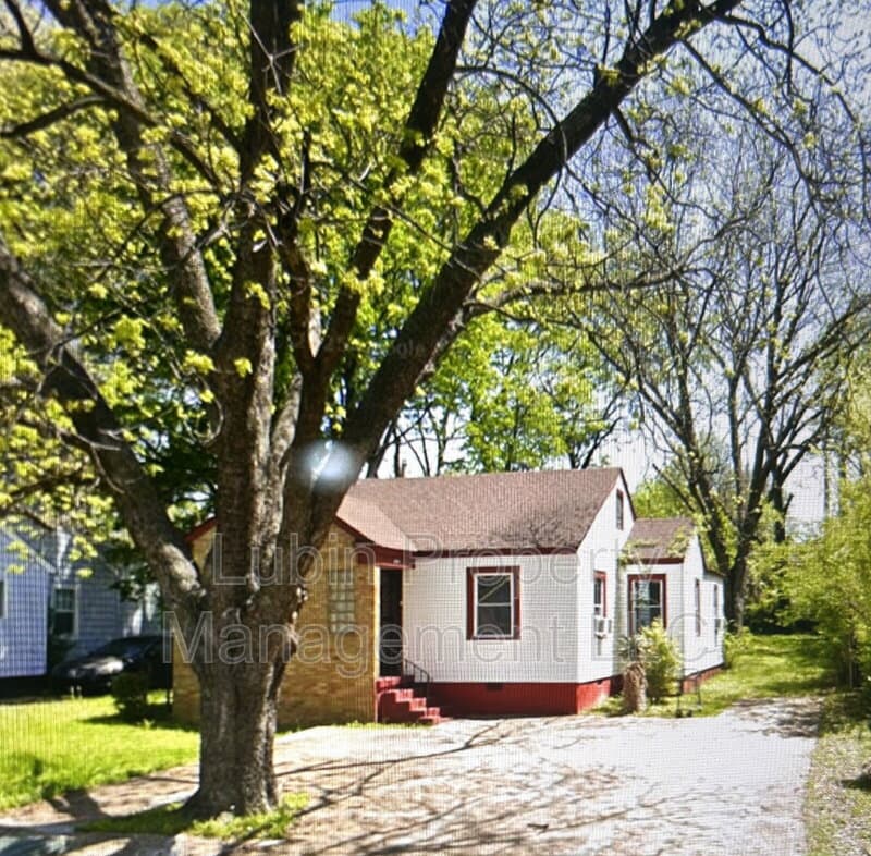 Memphis House: 1866 Valley Blvd
