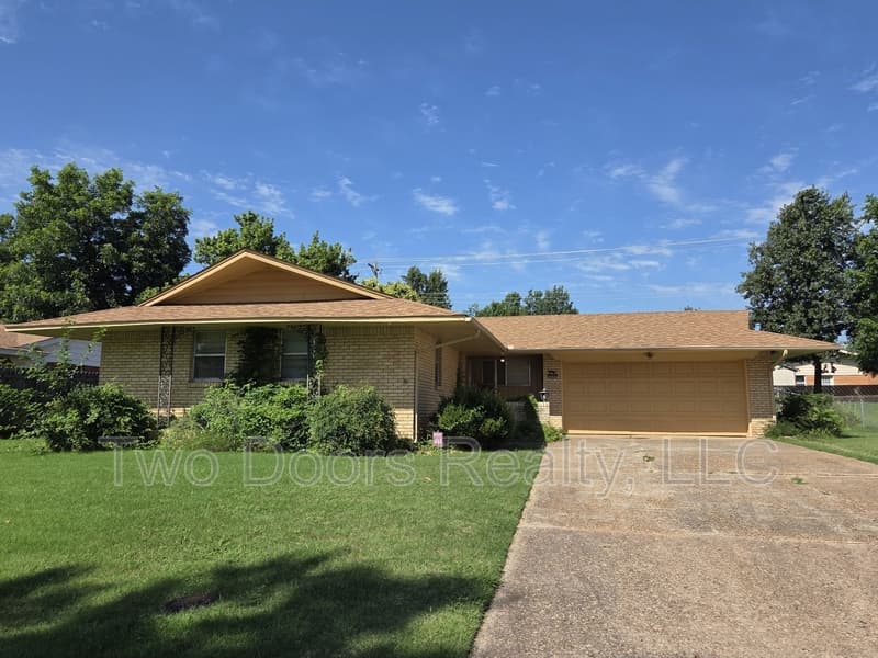 Midwest City House: 3225 N. Ridgewood Dr.