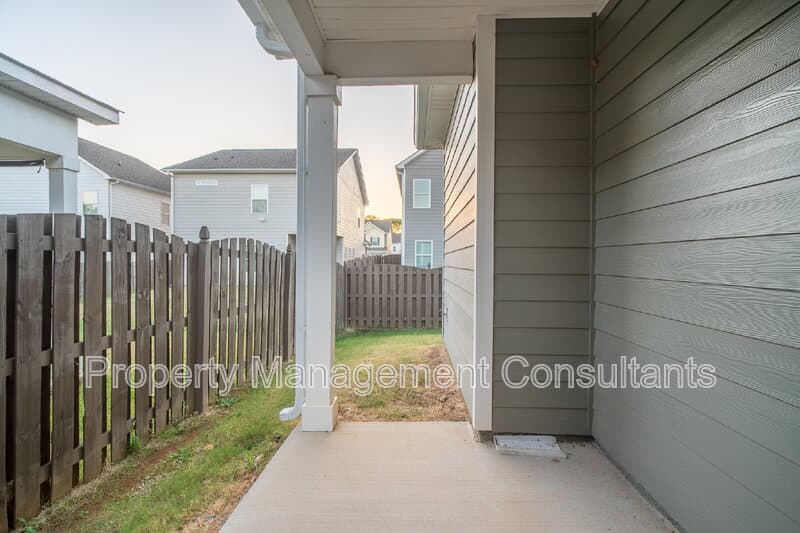 Harvest House: 1033 Highgrove Heights Northwest