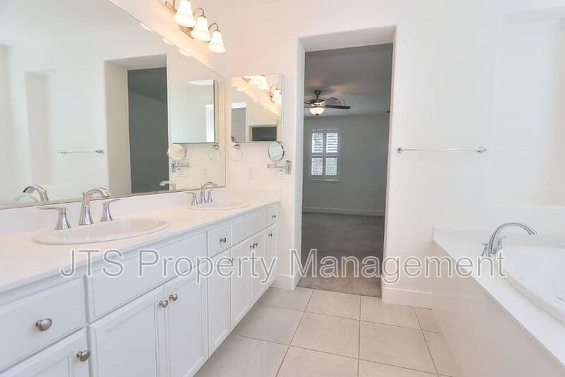 Fair Oaks House: 4988 Amina Fair Way