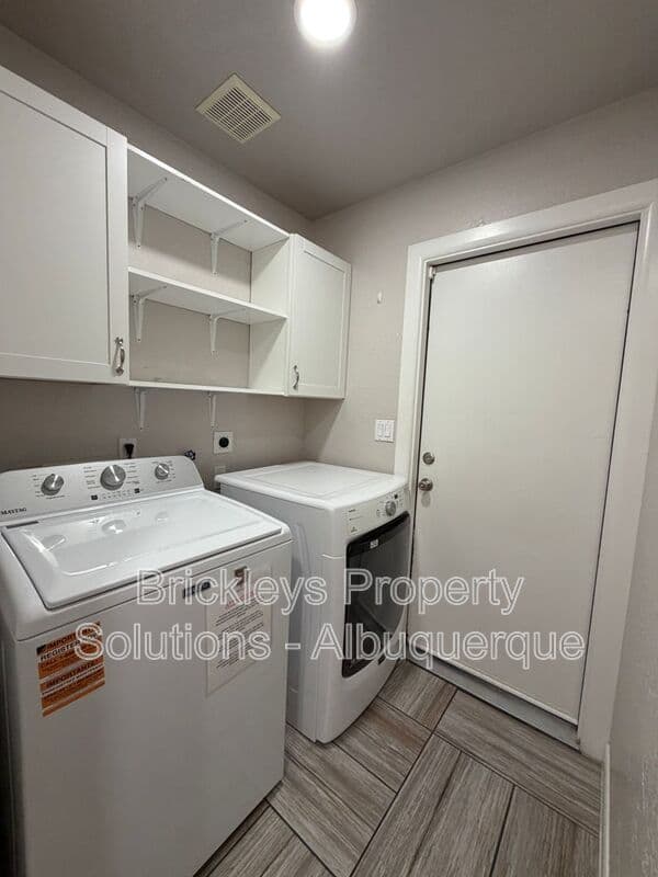 Albuquerque House: 7024 Westford Pl NW