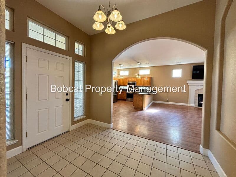 Dayton House: 425 Crosswinds Dr