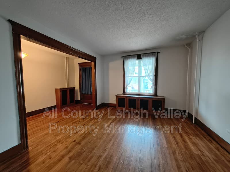 Easton House: 634 Seitz St