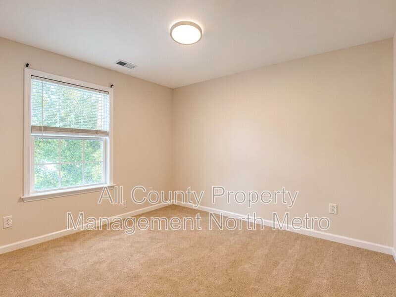 Cumming House: 2195 Highland Gate Drive