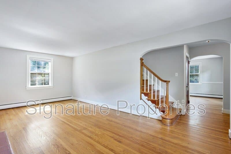 Richmond House: 6731 Forest Hill Ave