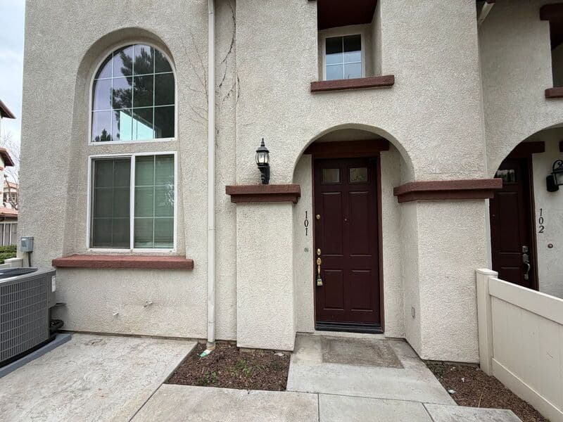 Murrieta House: 33770 Willow Haven
