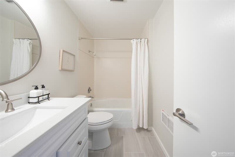 Seattle Condo: 1800 43rd Ave E