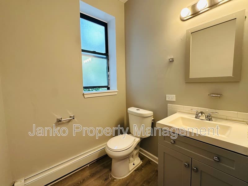 Chicago Condo: 62 N Parkside Ave