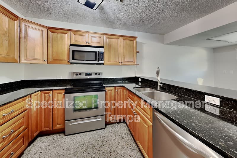 Tampa House: 3619 W Cass St
