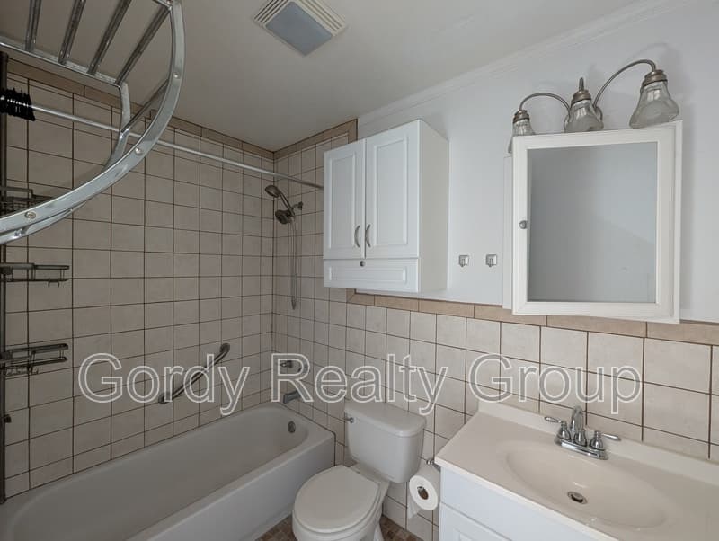 Marianna Condo: 3137A Redbud Lane
