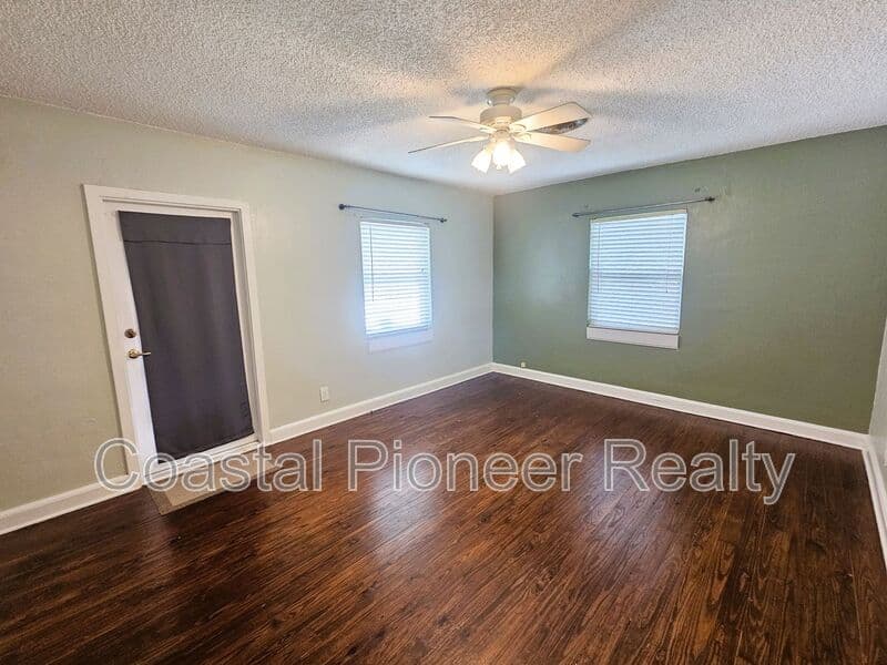 Tampa House: 7301 N 13th St