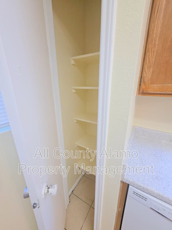 San Antonio House: 7515 Brandyridge