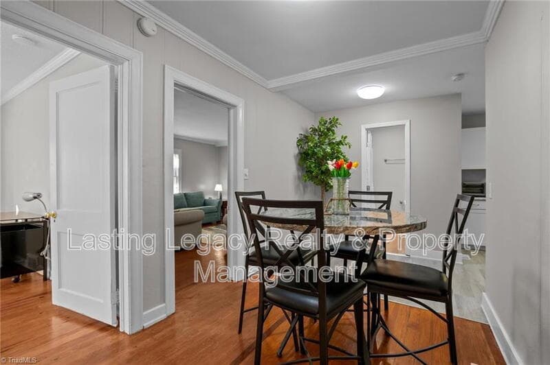 Winston-Salem House: 156 Rosedale Circle