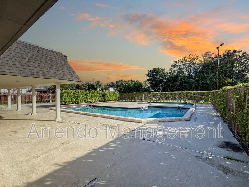 Miami House: 8475 SW 94th St