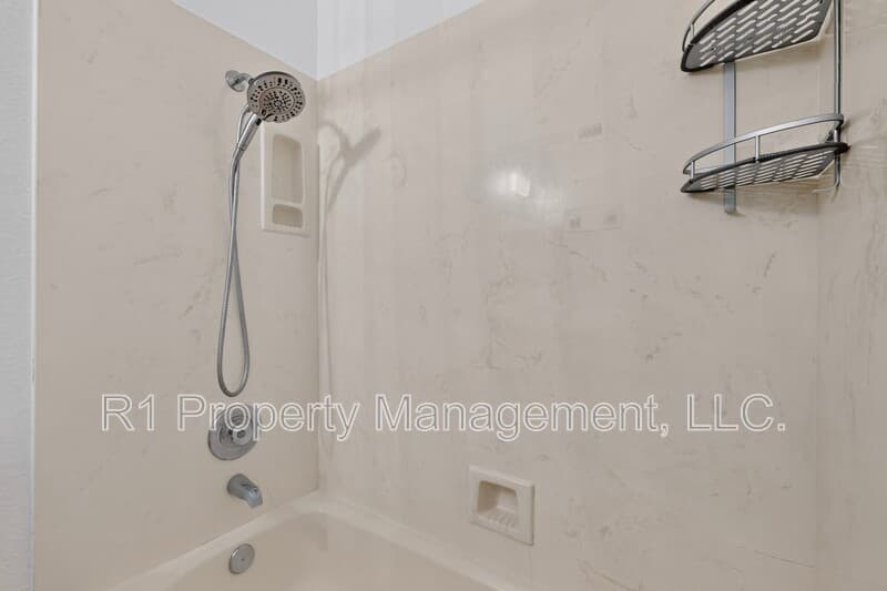 Rio Rancho House: 233 Nicklaus Drive Southeast
